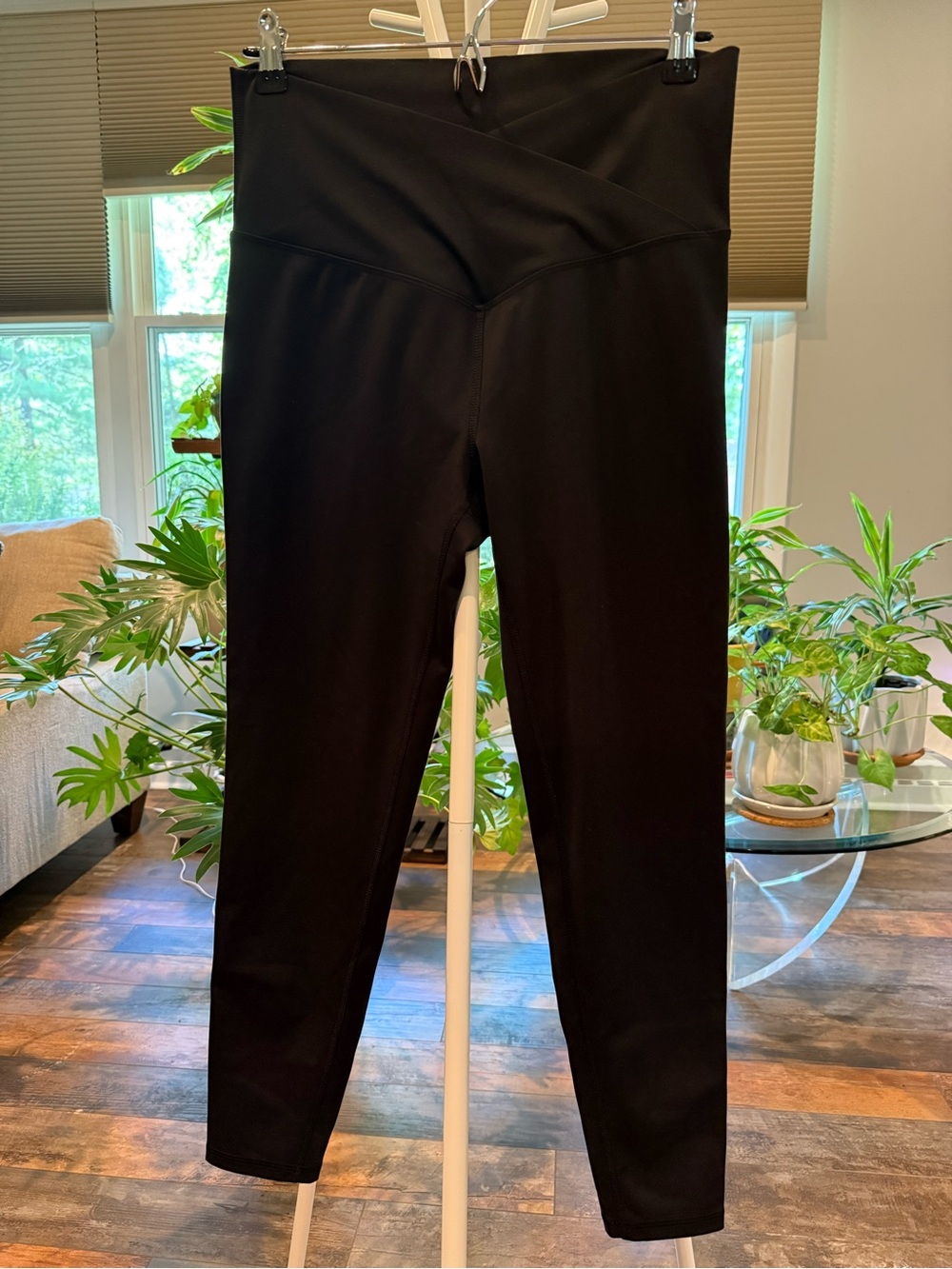 DSG Wonen’s Black V-Waist Knit Leggings